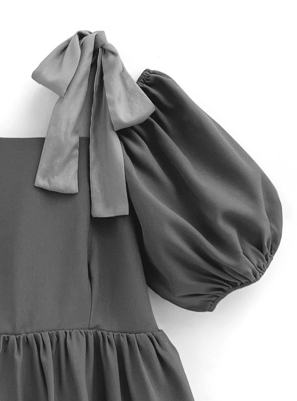 露肩緞帶喇叭裙