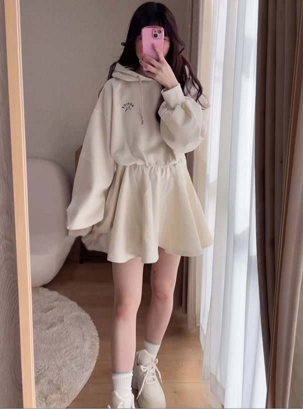 短款連帽衫 x 喇叭短裙set