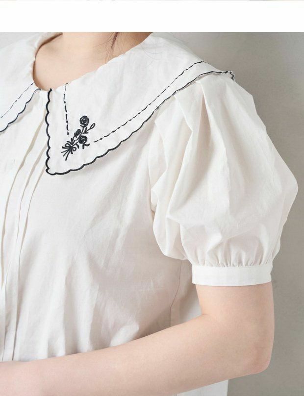 花邊領口泡泡袖上衣