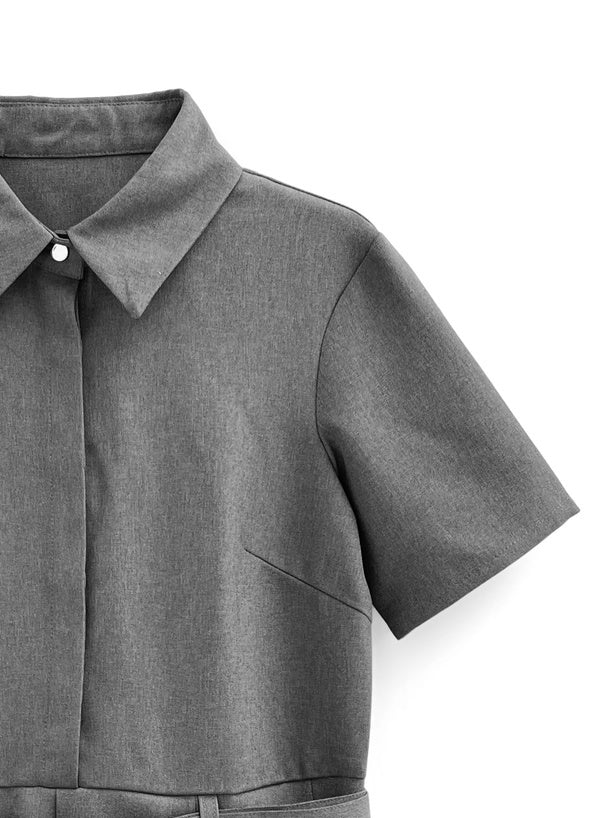 配腰帶百褶連身短裙