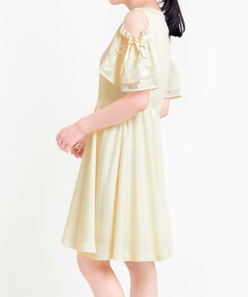 露肩簡約風連身裙