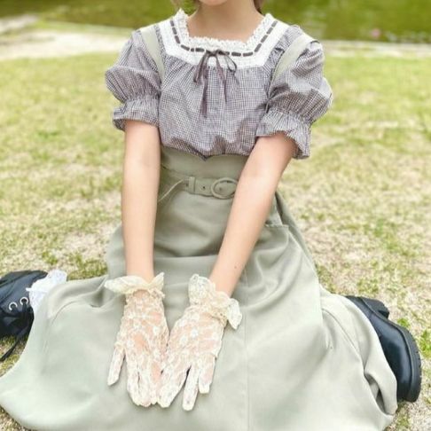 方領蝴蝶結泡泡上衣