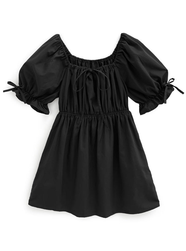 兩著泡泡袖連身裙