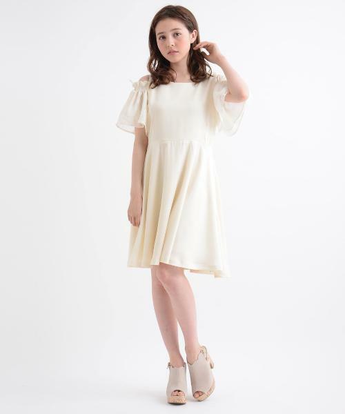 露肩簡約風連身裙