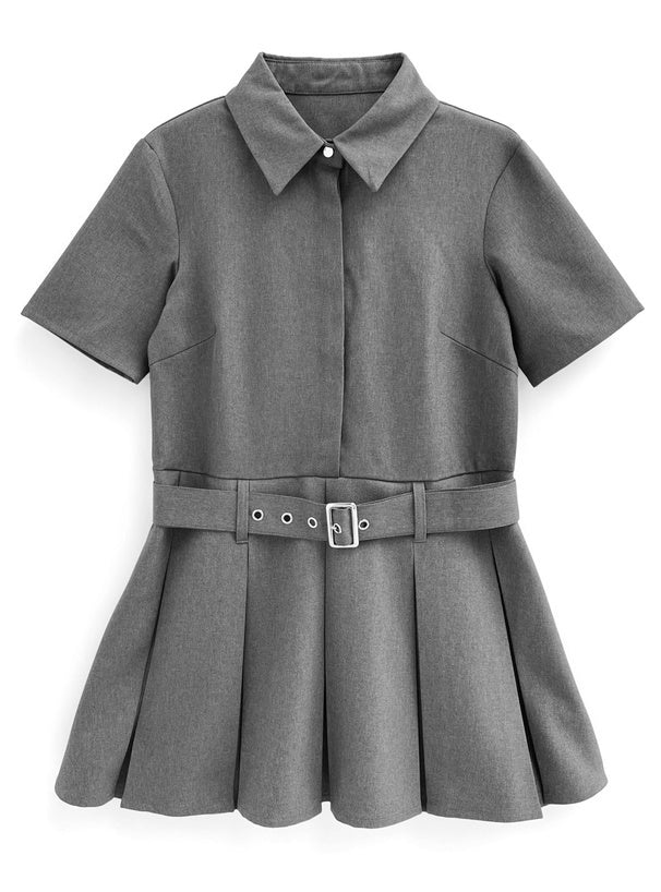 配腰帶百褶連身短裙