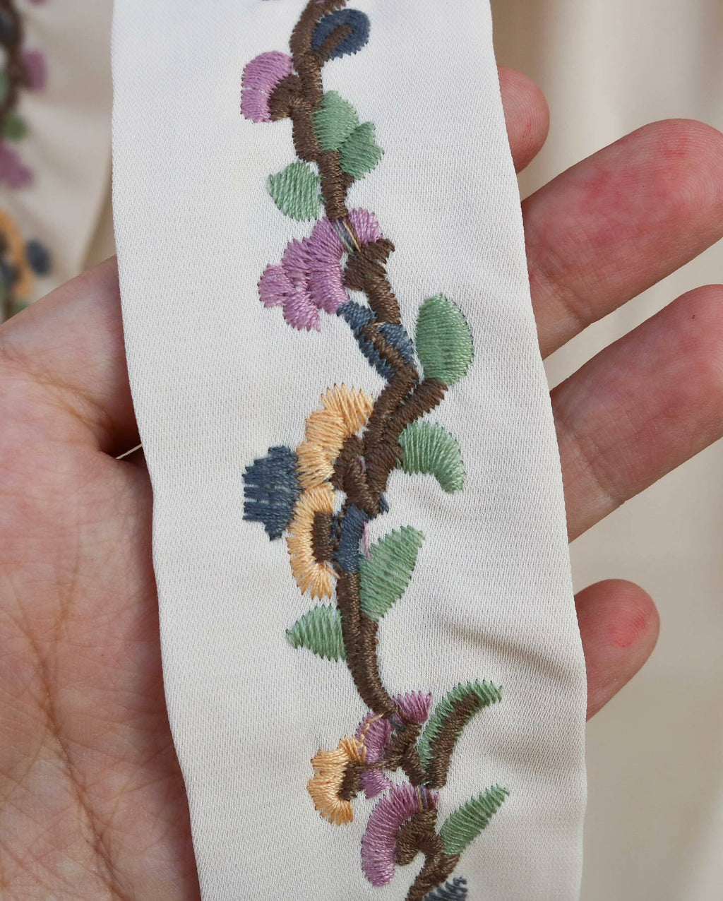 腰帶刺繡公主裙