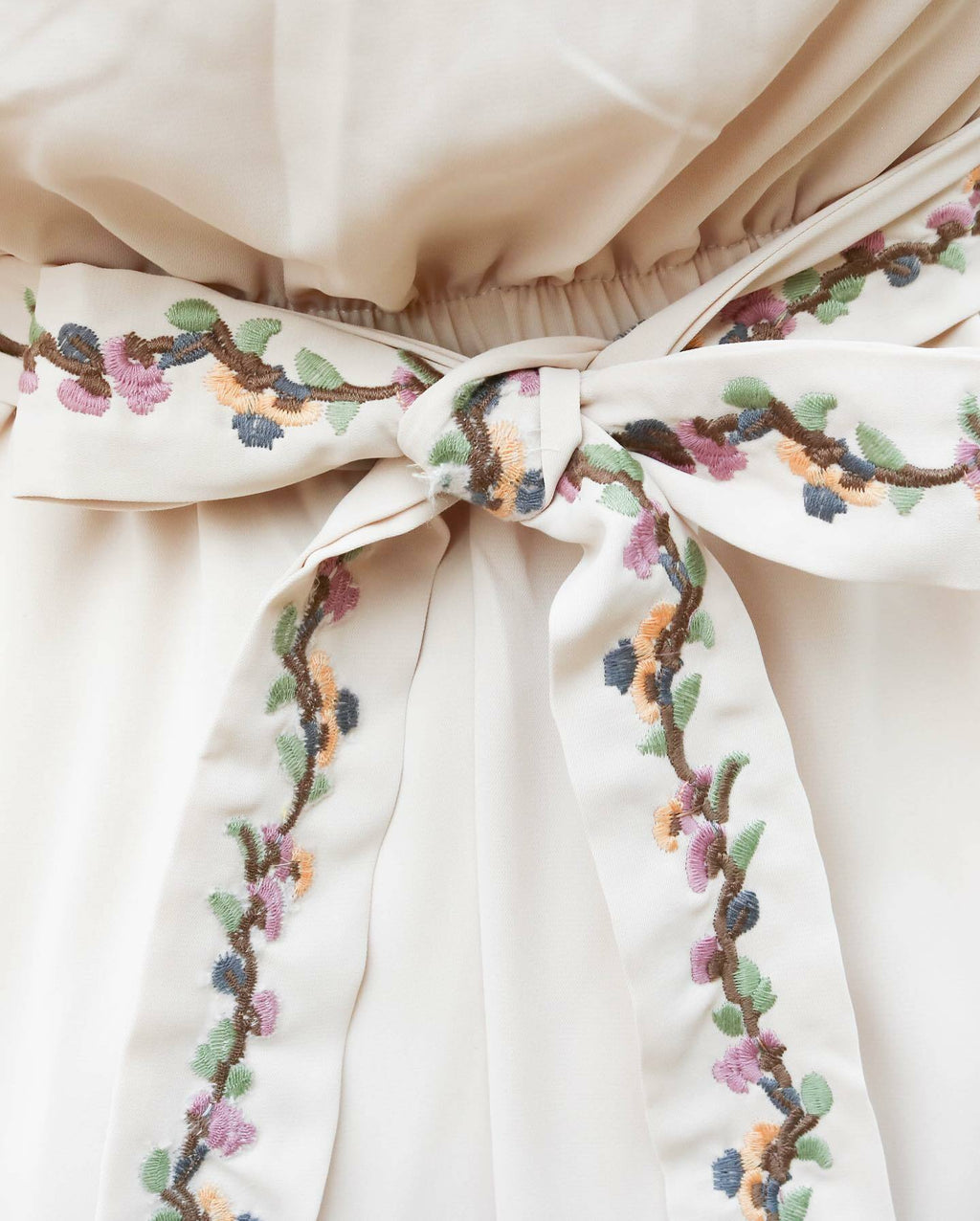 腰帶刺繡公主裙