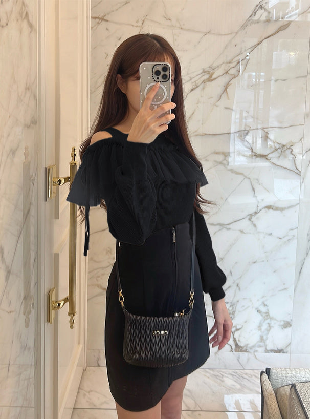 露肩薄紗圍邊針織上衣